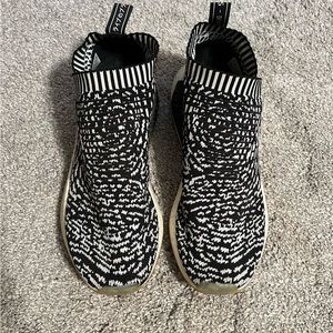 Adidas NMD R2 sneakers